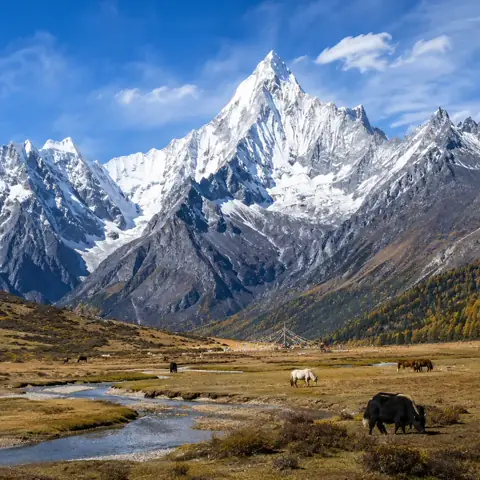 Mount Siguniang snow peaks