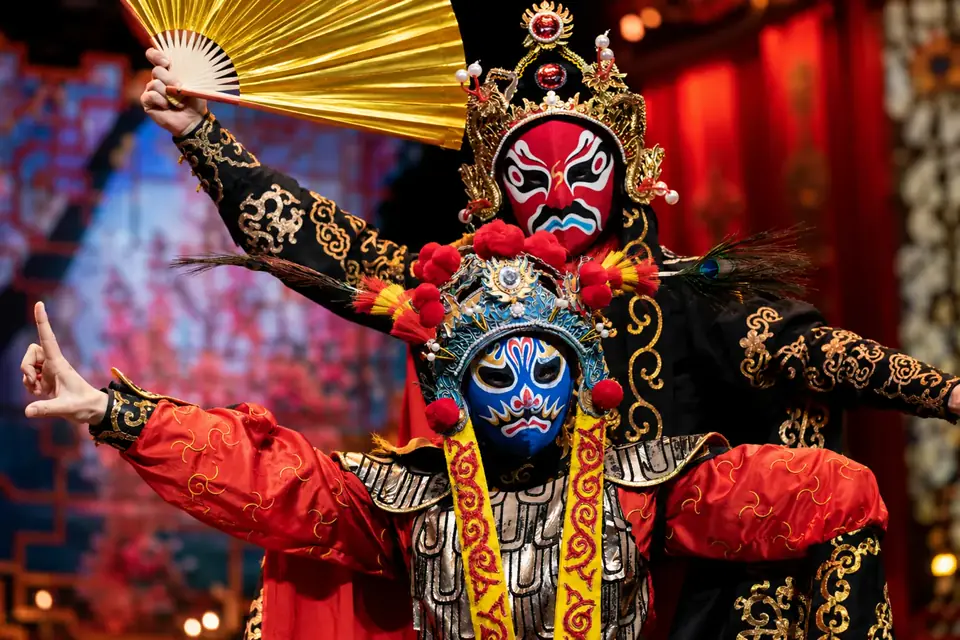 Sichuan opera face-changing performance in Chengdu